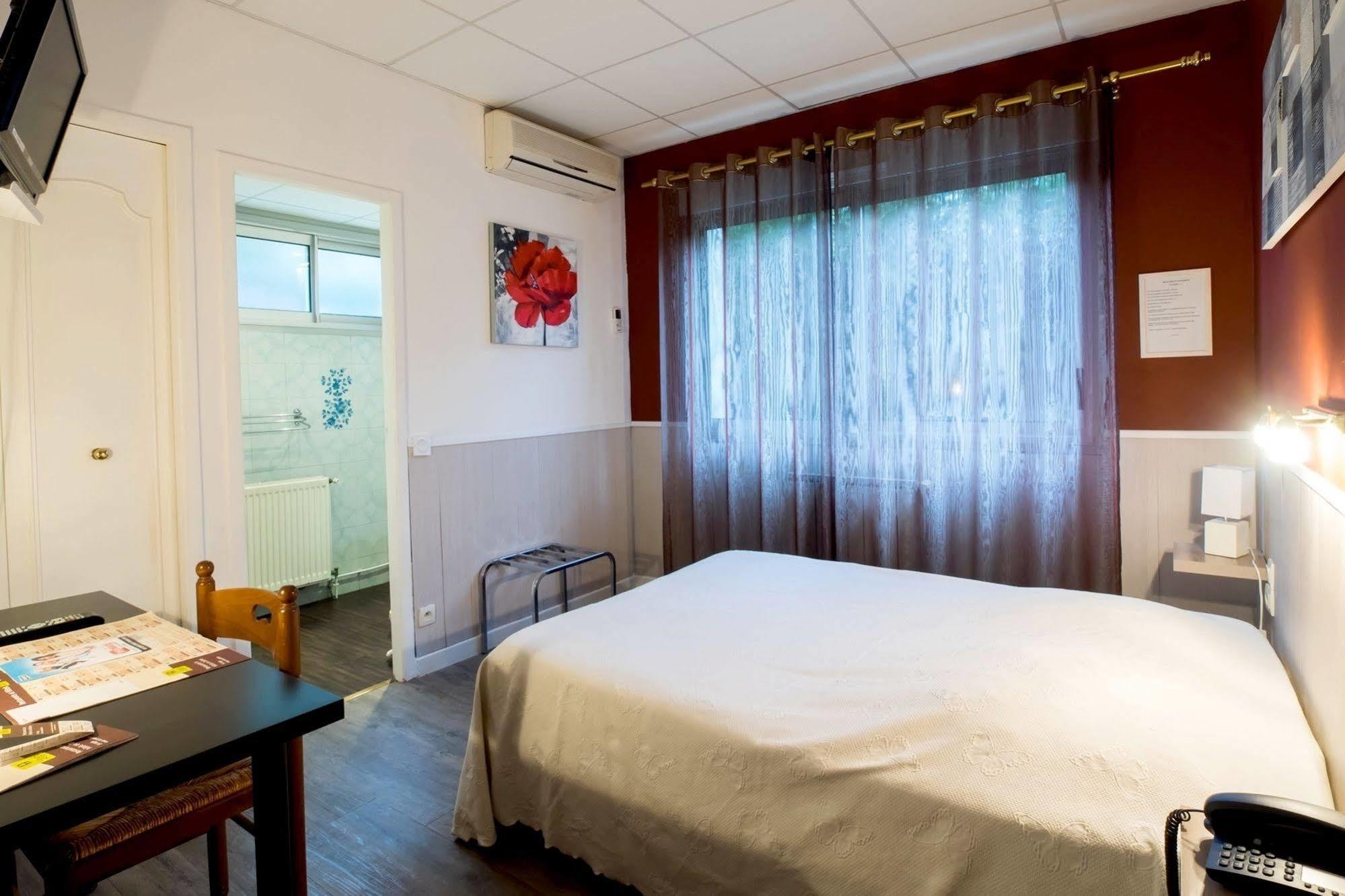 Logis Hotel L'Abricotine Тен-л'Эрмитаж Экстерьер фото