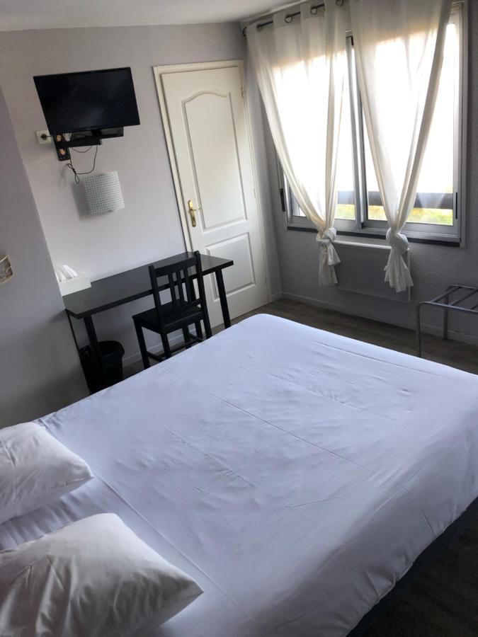 Logis Hotel L'Abricotine Тен-л'Эрмитаж Экстерьер фото